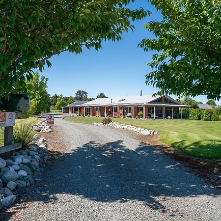 Bob & Maxines Backpackers Hostel Te Anau Exterior photo