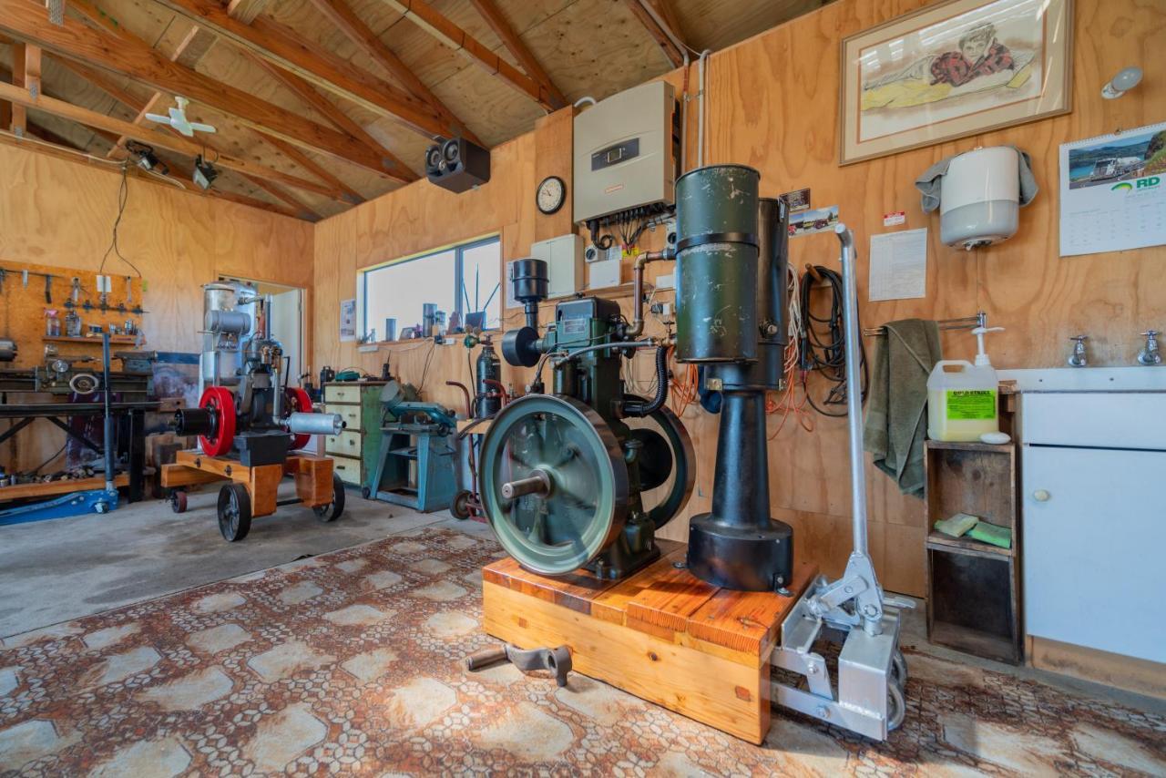 Bob & Maxines Backpackers Hostel Te Anau Exterior photo